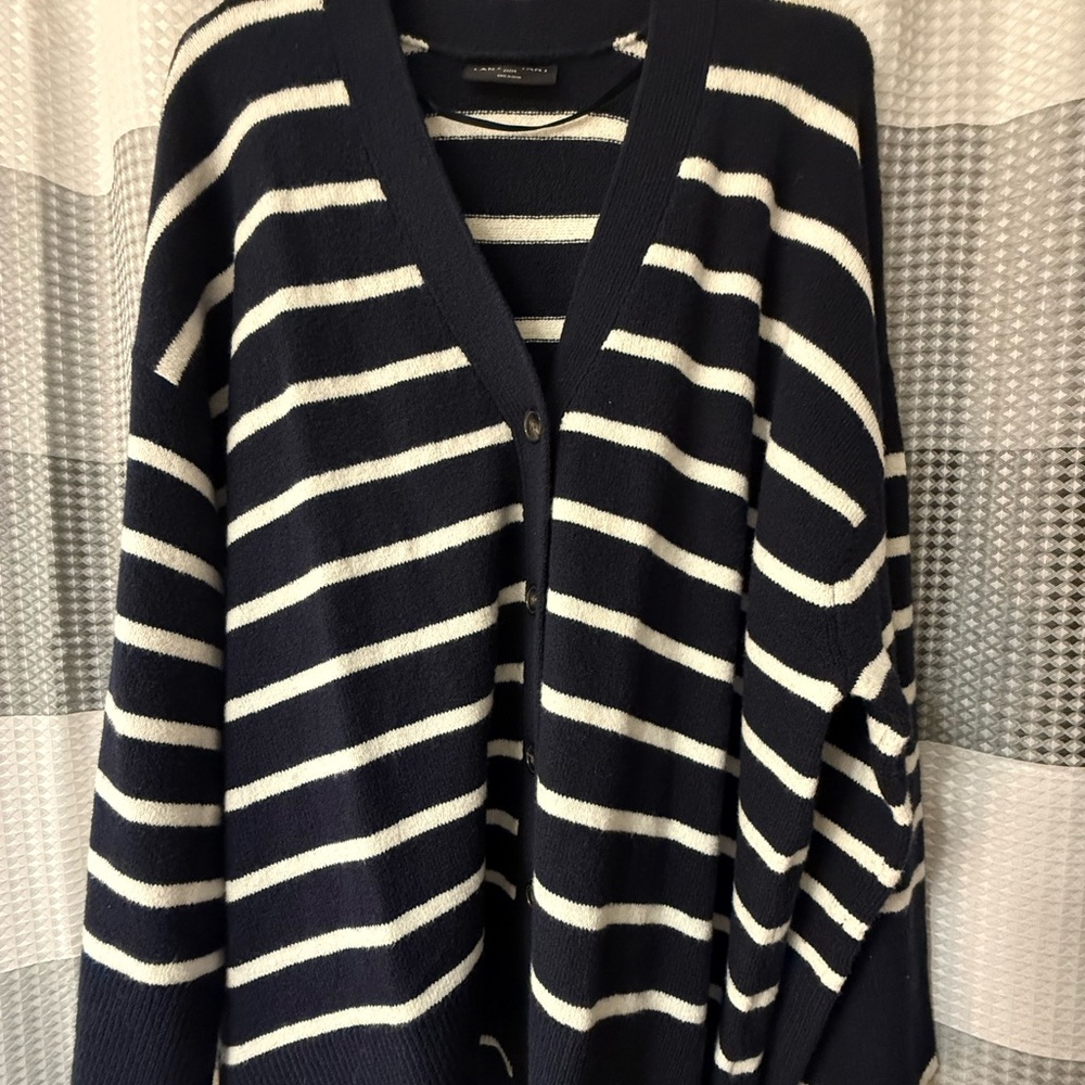 Bracelet-Sleeve Button-Front Cardigan

Maritime Blue